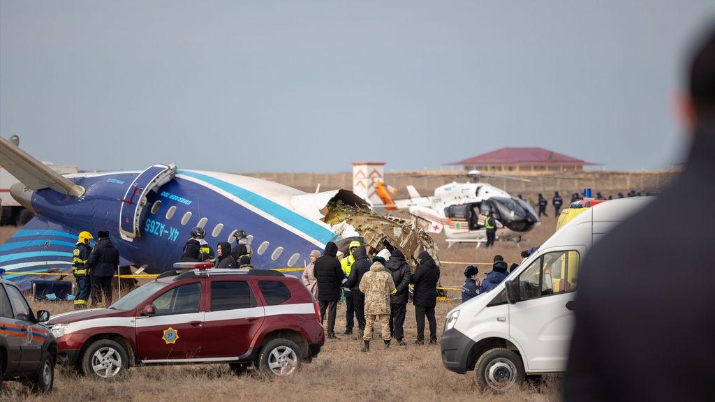 Un avión comercial se estrella en Kazajistán: hay al menos 32 supervivientes