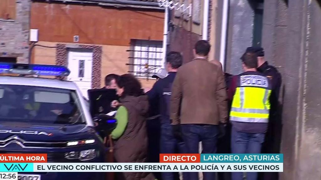 Vamos a ver' capta en directo la detención se un vecino de Langreo que se había encerrado en casa con sus hijos