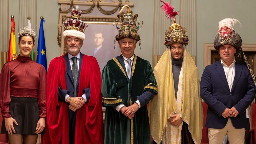 Representantes de los Reyes Magos en la Cabalgata de Huelva y Carolina Marín