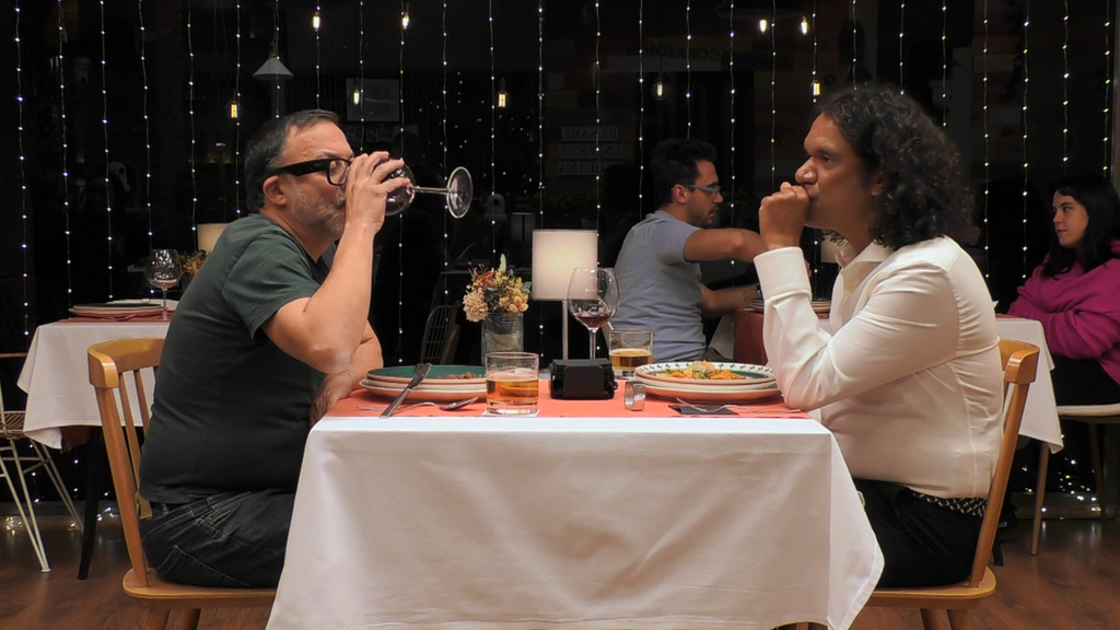 Santana y José Ángel tratan de conectar en 'First Dates'