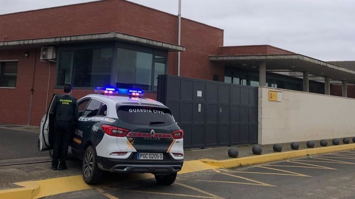 Una patrulla de la Guardia Civil en Tamarite de Litera, en Huesca