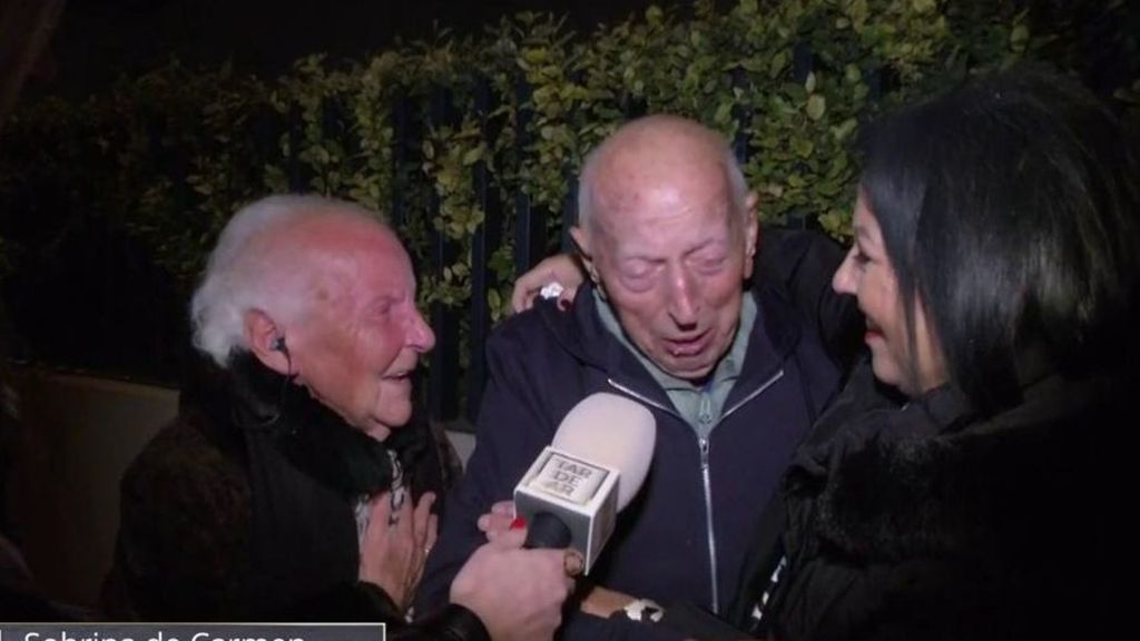 Carmen, la abuela que pidió una parada de autobús a sus 91 años, se reencuentra con su sobrina a la que llevaba más de 4 años sin ver