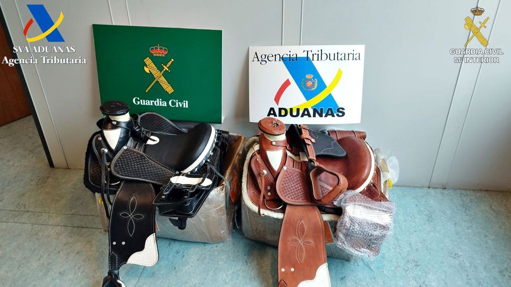 Intervienen 10 kilos de cocaína ocultos en sillas de montar a caballo en el aeropuerto de Barcelona