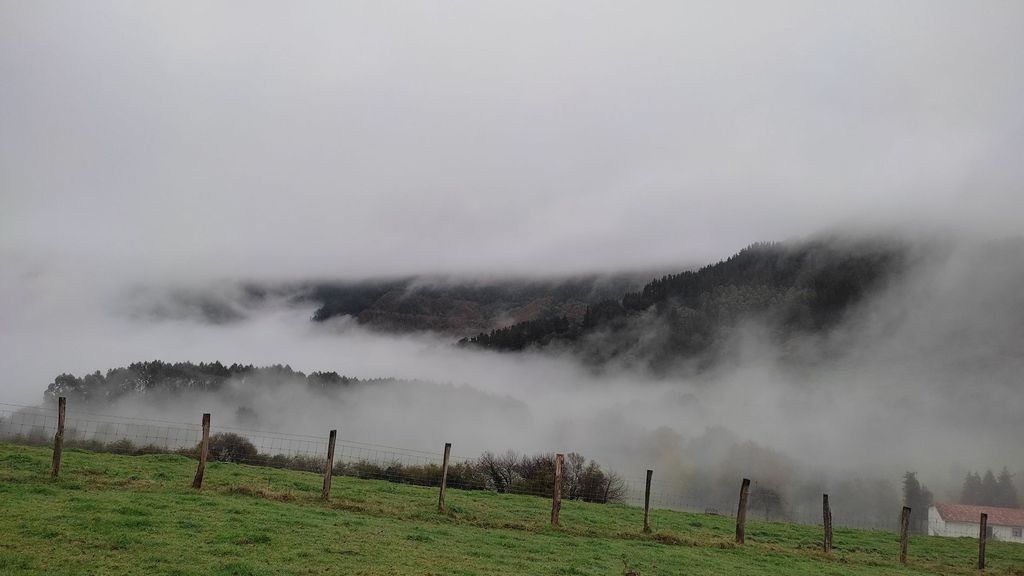 La AEMET activa la alerta en cinco comunidades por niebla y rachas de viento de hasta 80 km/h