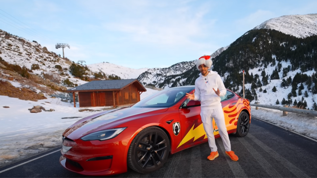 The Grefg con su Tesla de Rayo McQueen