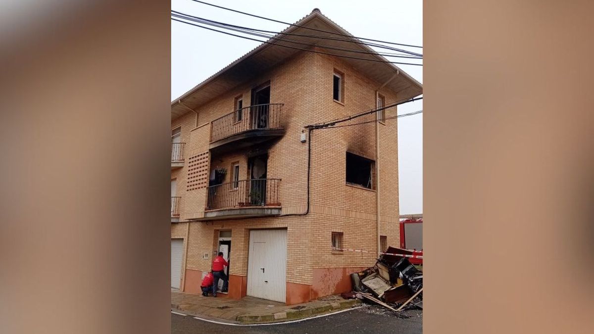 Estado de la vivienda afectada por la explosión y el incendio posterior en Tudela, Navarra