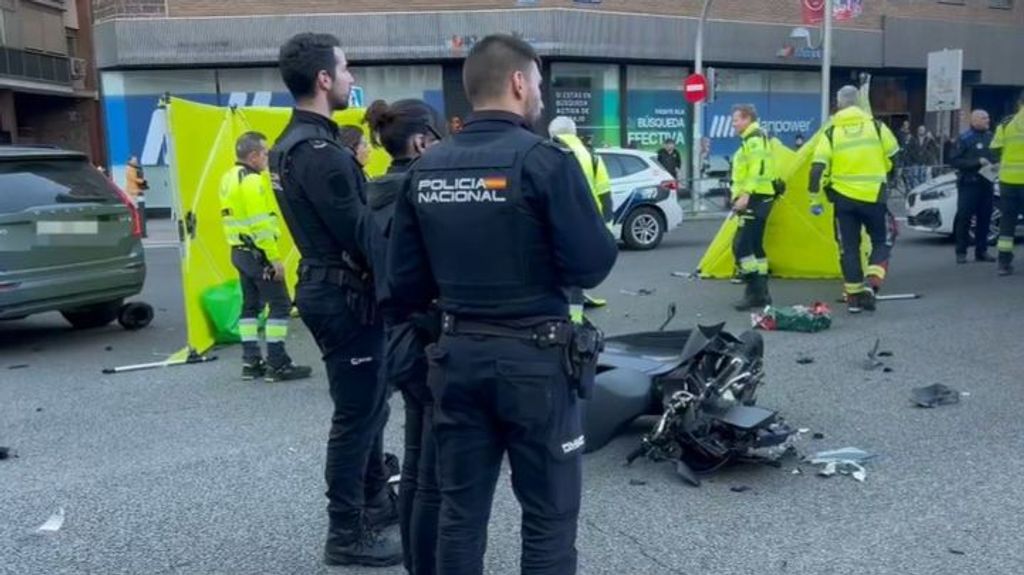 Muere un motorista de 38 años al chocar contra un vehículo en el centro de Madrid