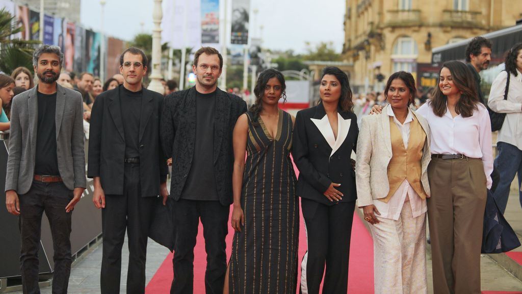 El elenco de 'La luz que imaginamos' en el Festival de cine de San Sebastián