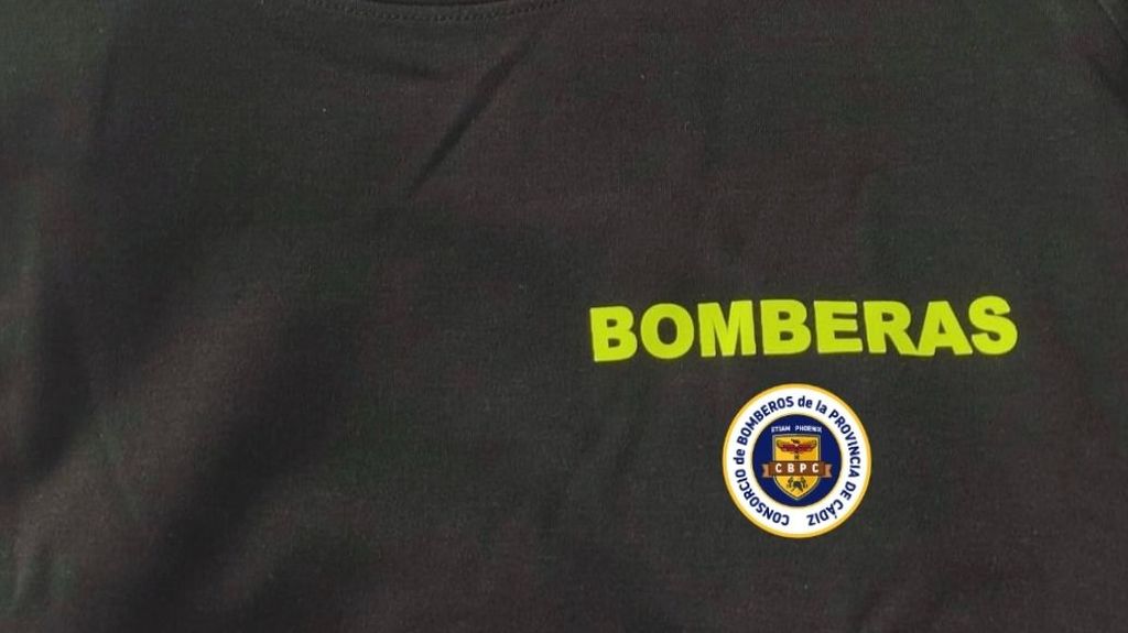 Nueva serigrafía delantera del uniforme de las bomberas de Cádiz