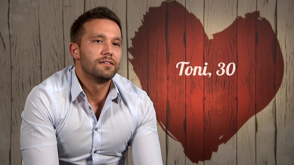 Toni se describe en 'First Dates'