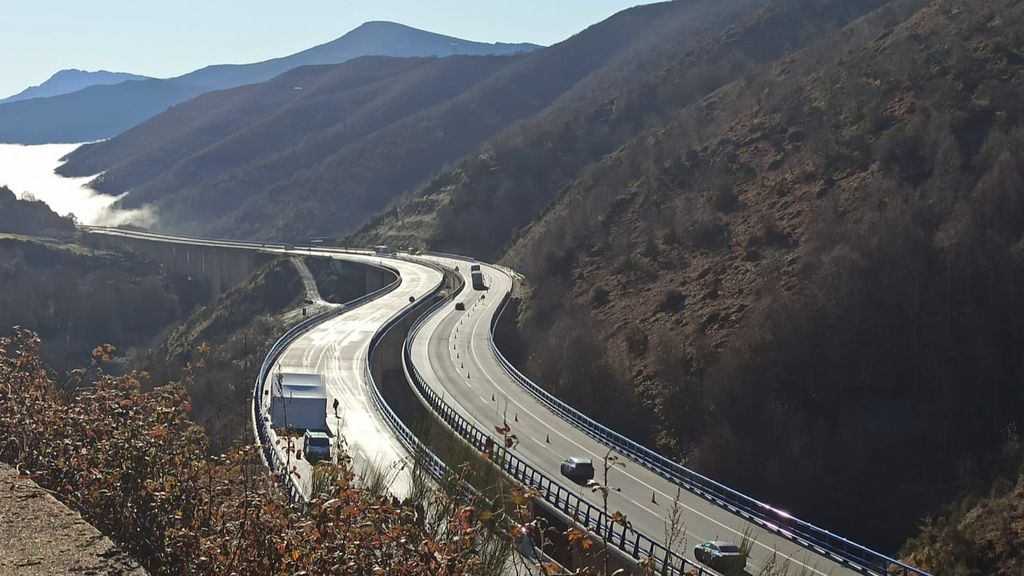 Tramo de la A-6 a la altura del viaducto de O Castro, que sufrió un colapso hace dos años y medio