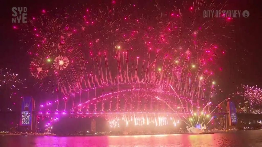 Australia da la bienvenida a 2025 con sus tradicionales y espectaculares fuegos artificiales