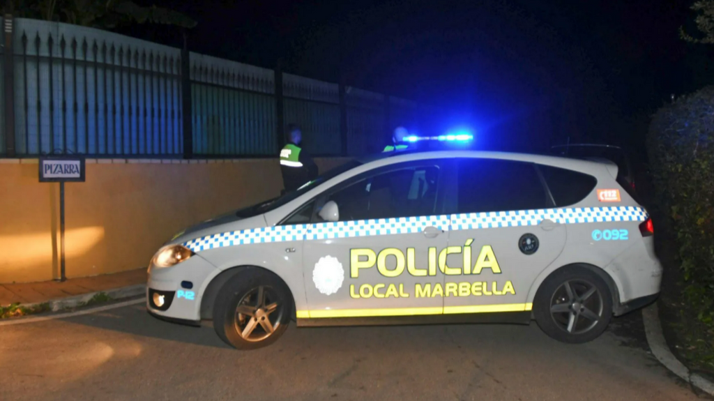 Detenido un hombre por encerrar en el canapé de una cama a su expareja en Marbella