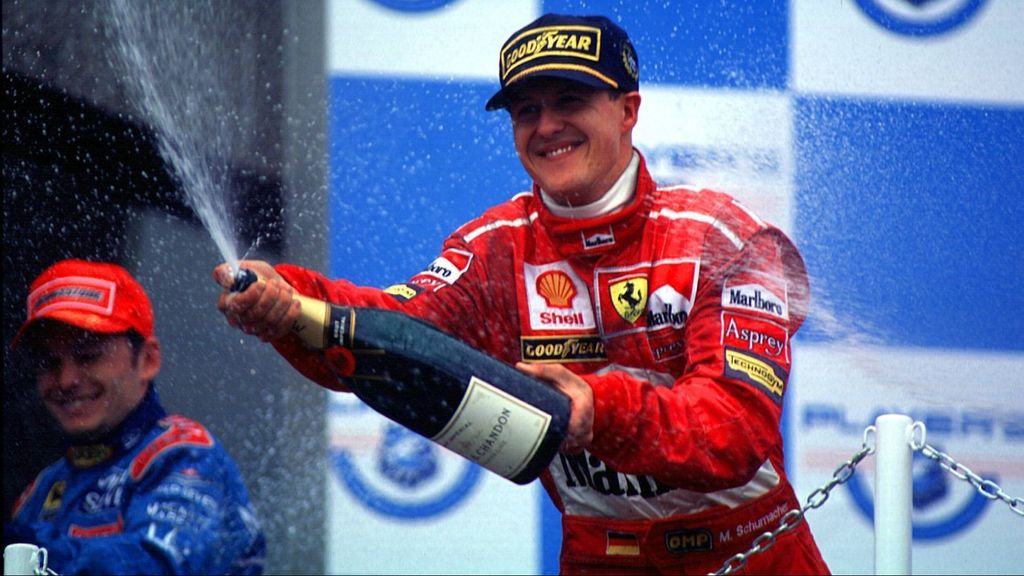 Michael Schumacher celebra su victoria