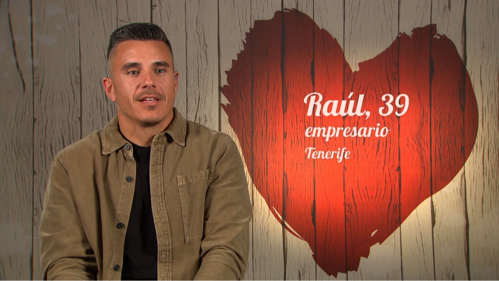 Raúl se describe en las cámaras de 'First Dates'