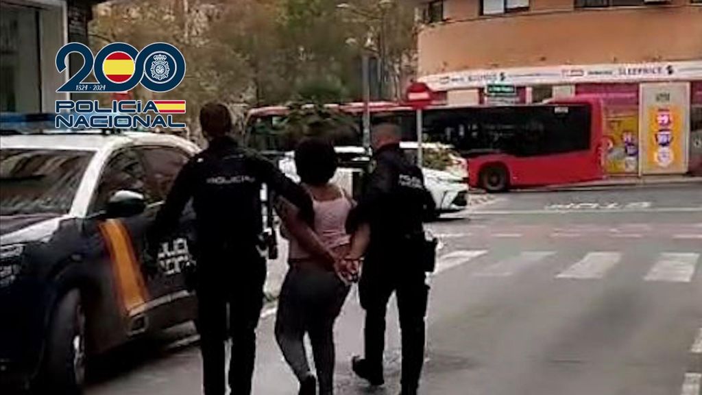 La Policía Nacional libera a una mujer retenida en contra de su voluntad y detiene a su casera y a la compañera de piso