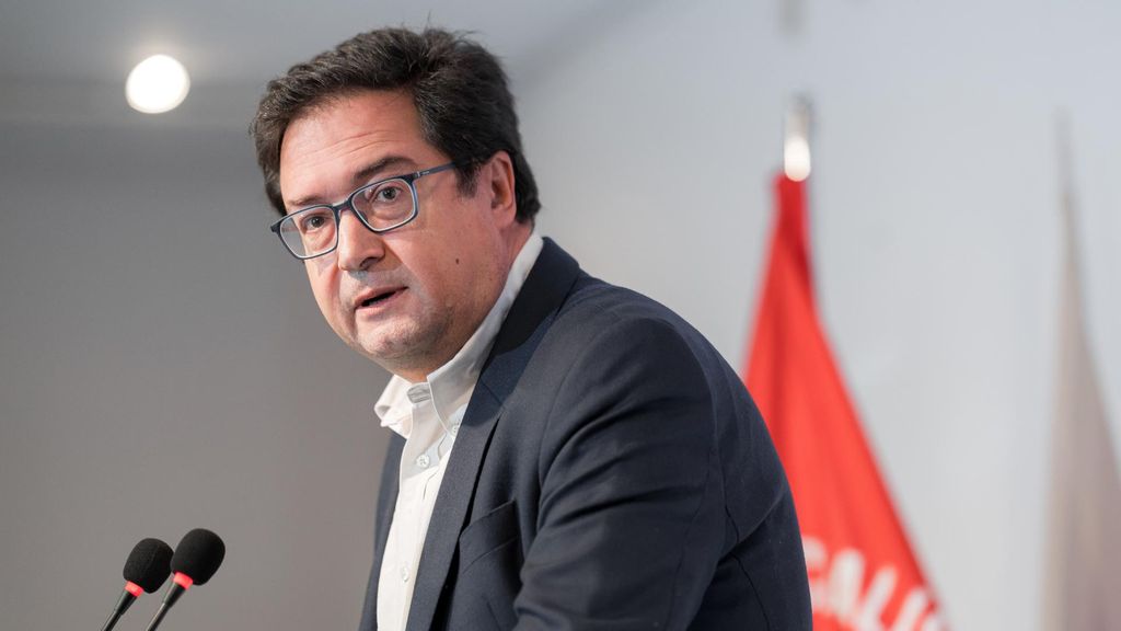 El ministro de Transformación Digital y Función Pública, Óscar López, ofrece una rueda de prensa para anunciar que presenta su candidatura como secretario general del PSOE de Madrid, a 5 de diciembre de 2024, en Madrid (España).