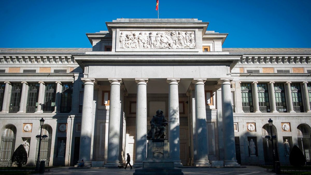 Archivo - Fachada del Museo del Prado, a 5 de noviembre de 2022, en Madrid (España). Dos activistas de Futuro Vegetal se han pegado a los marcos de los cuadros de 'La maja desnuda' y de 'La maja vestida' de Francisco de Goya expuesto en el Museo Nacional