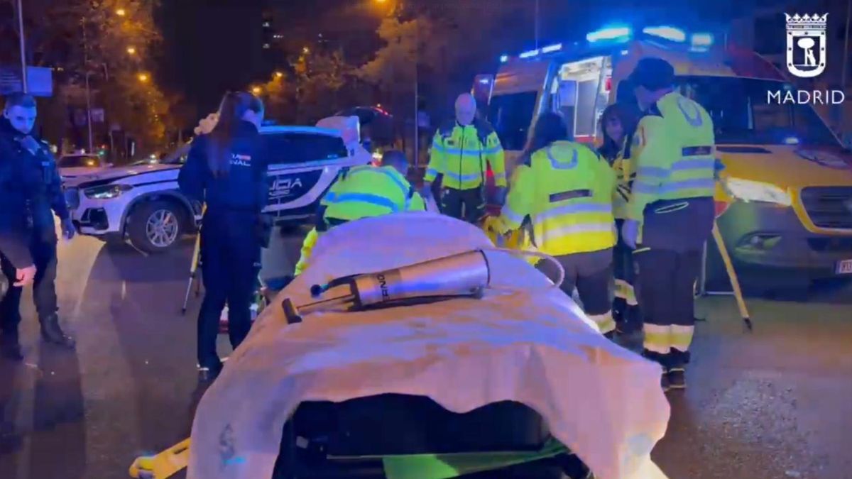 Herido grave un motorista tras chocar contra un coche en el Paseo de la Castellana