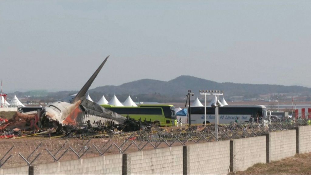 Las autoridades de Corea del Sur reconocen que no pueden extraer los datos de una de las cajas negras del avión siniestrado