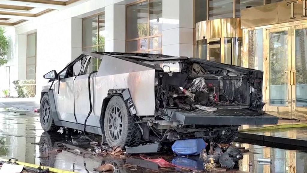 Explota un coche frente a un hotel de Trump en Las Vegas: investigan su vinculación con el atropello de Nueva Orleans