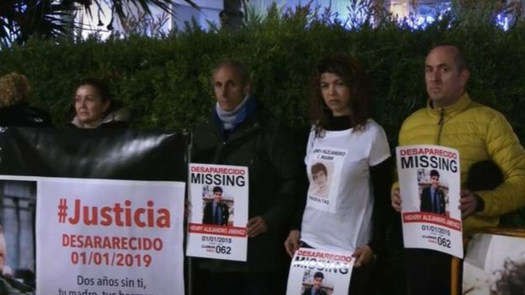 La familia de Henry, un joven desaparecido en Orihuela en 2019, se manifiesta pidiendo justicia