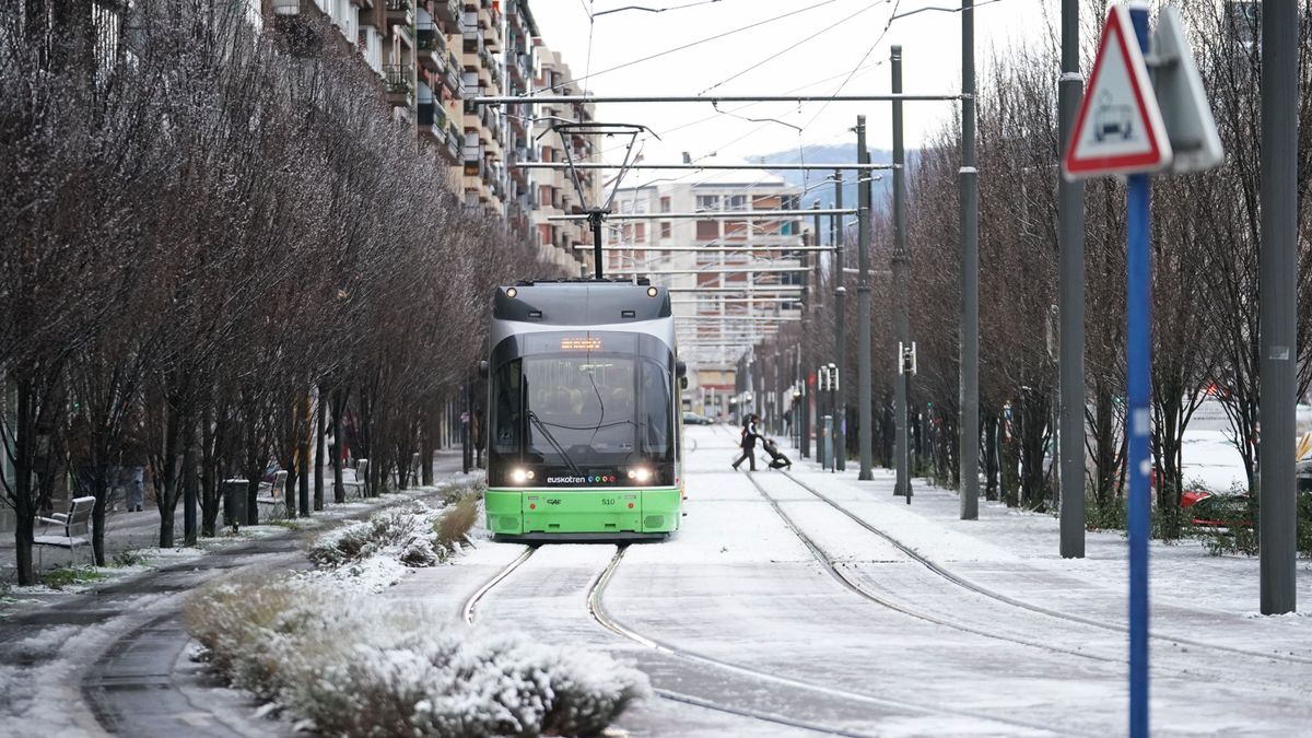 Hasta los 12 años se podrá viajar gratis desde el 7 de enero en el tranvía de Vitoria