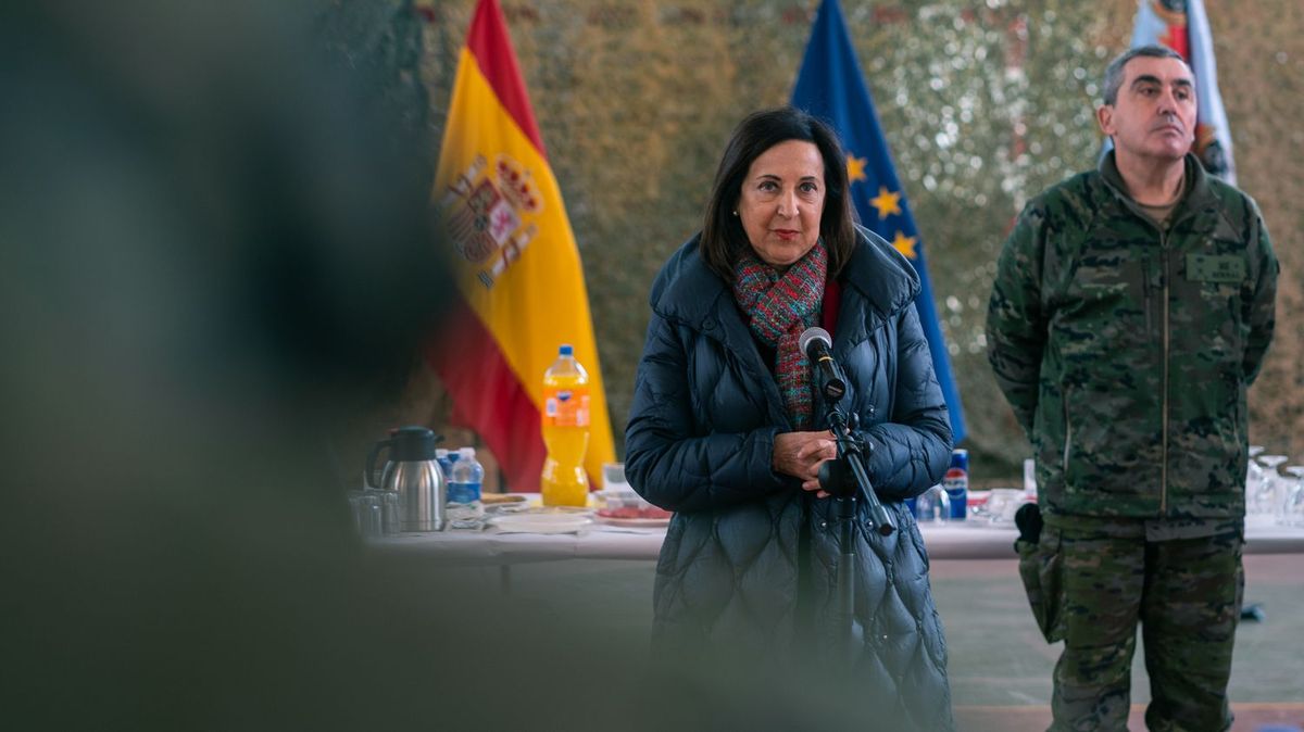 Margarita Robles ensalza el trabajo de los 8.500 militares que apoyan "cada día" a Valencia tras la DANA