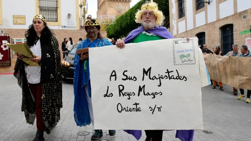 Las Cabalgatas de los Reyes se complican por la llegada de la lluvia y la nieve