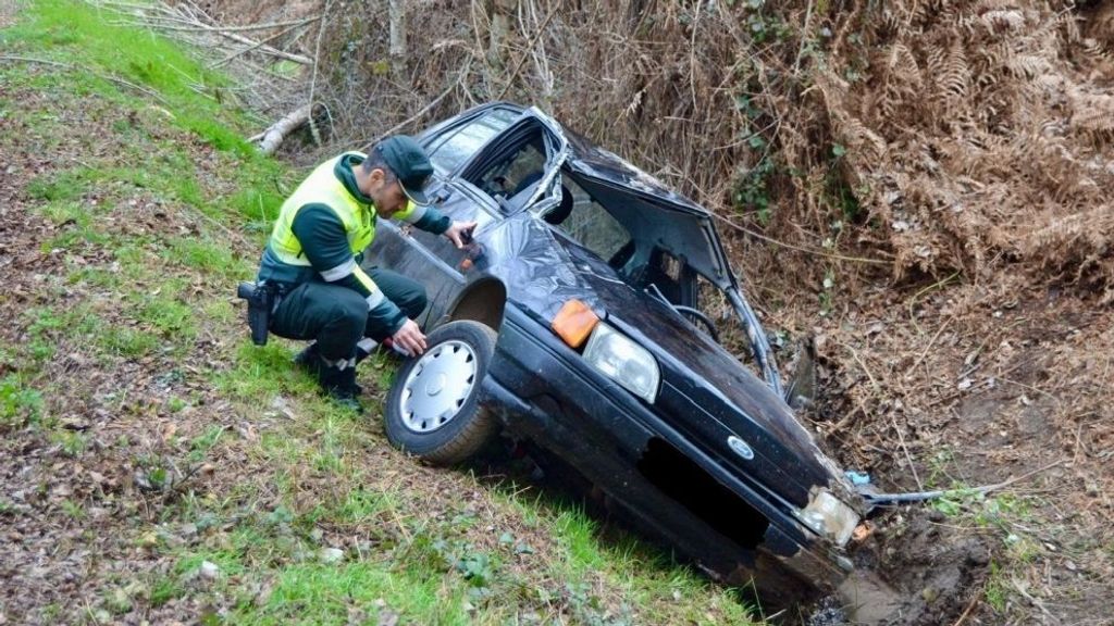 Un menor roba el coge el coche de un familiar y termina estrellándose en Laza, Ourense