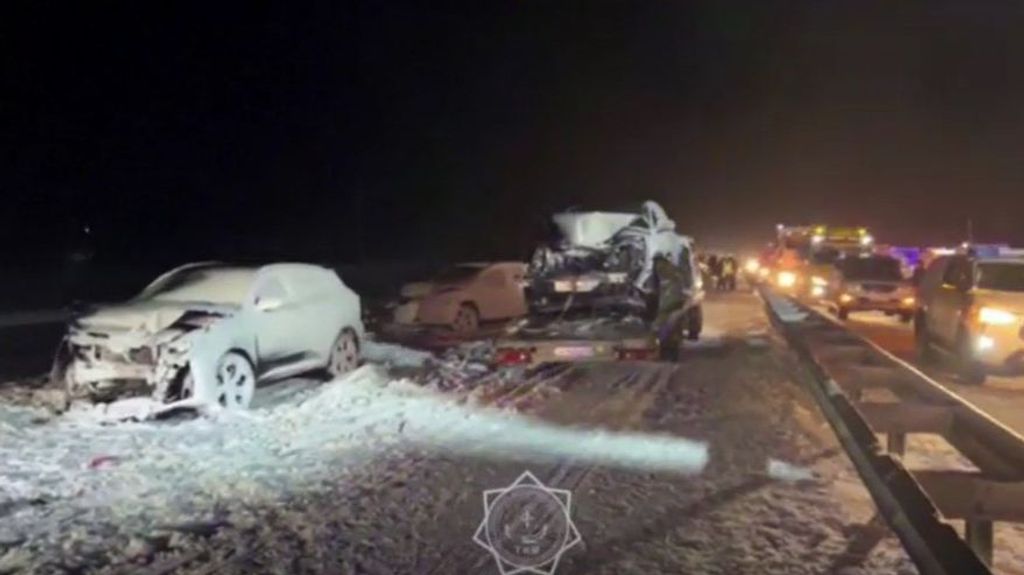 Accidente múltiple en Kazajistán por una tormenta de nieve con más de 30 coche implicados