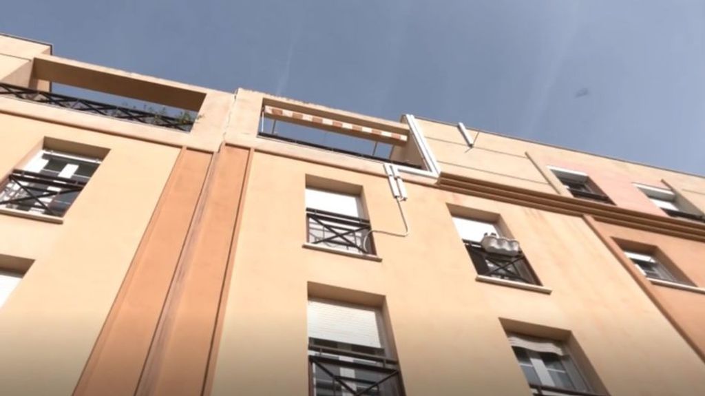 Edificio desde dónde cayó la mujer en Málaga