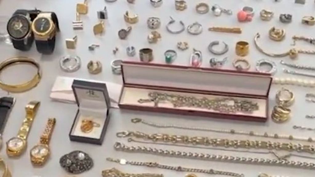 Joyas y relojes robados en casas de Cataluña