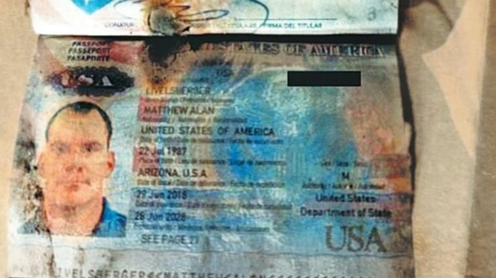 Matthew Livelsberger, en una página de su pasaporte.