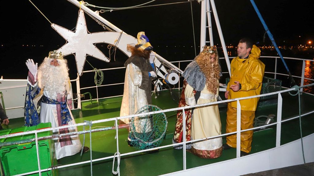 Reyes Magos en un barco pesquero en San Vicente de la Barquera (Cantabria)