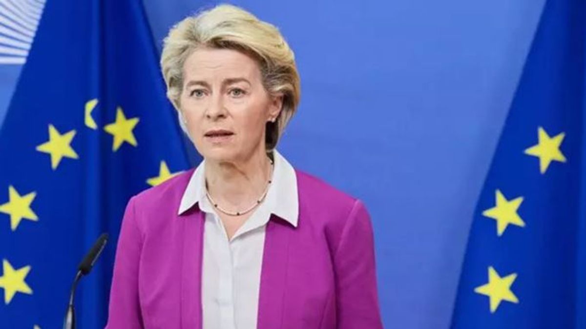 Von der Leyen cancela sus viajes durante dos semanas por una "neumonía grave"