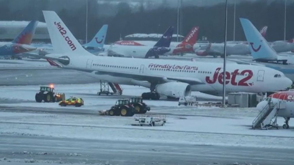 La nieve y el temporal de frío sacude a varias ciudades europeas afectando al transporte aéreo y ferroviario