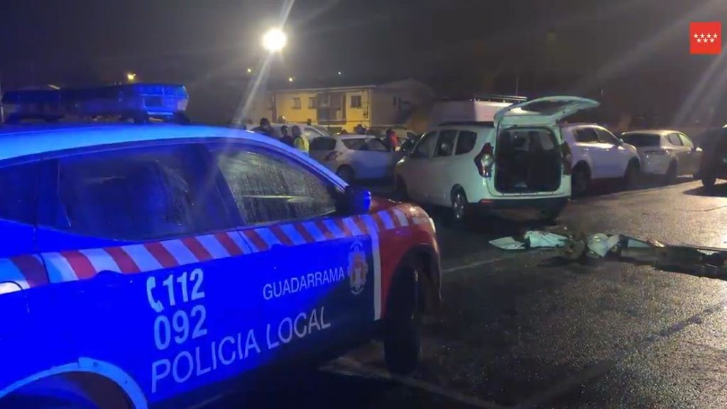 Vehículo de la Policía Local de Guadarrama y furgoneta