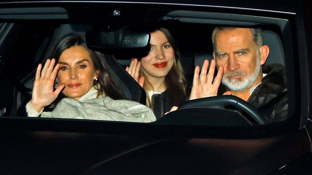 EuropaPress 6437352 reyes felipe letizia junto dos hijas princesa leonor infanta sofia llegan