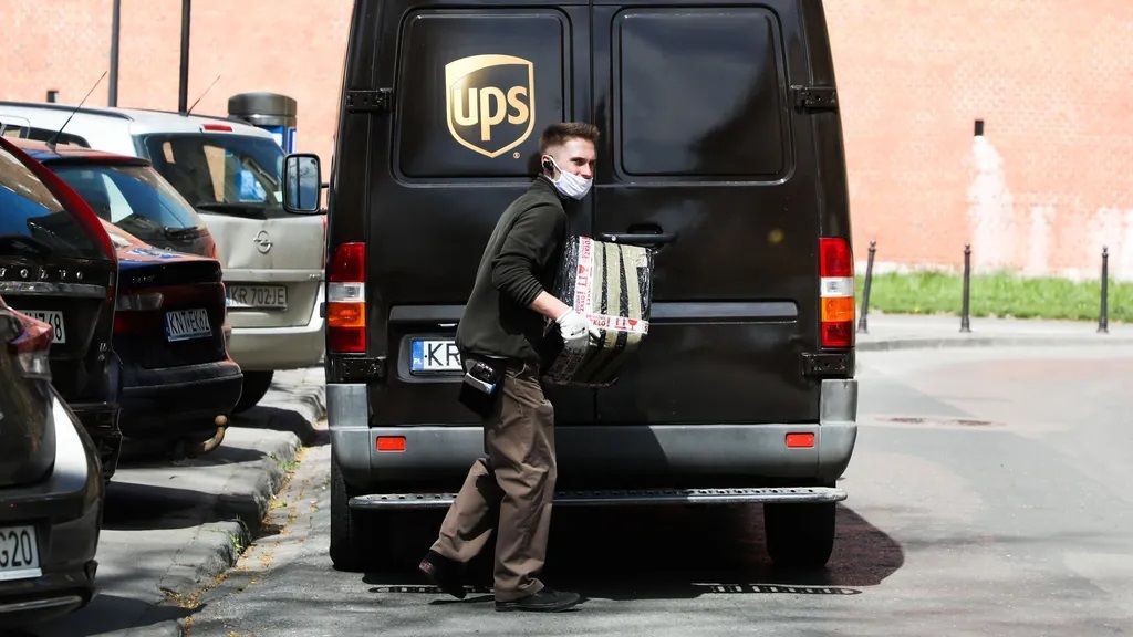 Repartidor de paqueteria de UPS