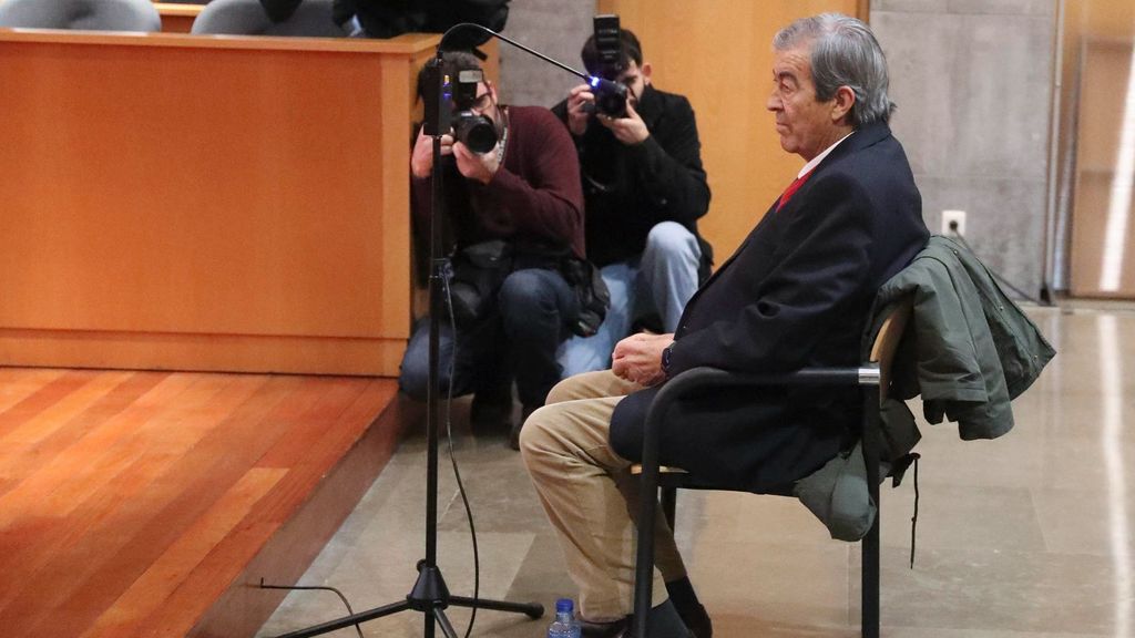 Álvarez-Cascos niega haberse lucrado con Foro Asturias: "Es ridículo que a mis 77 años este dando explicaciones de un tique de 42 euros"