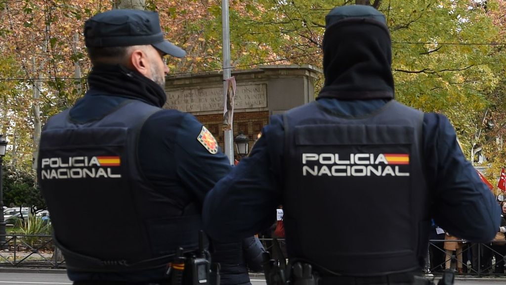 Dos agentes de la Policía Nacional