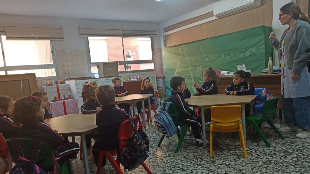 Los niños vuelven a las clases en las zonas afectadas por la dana