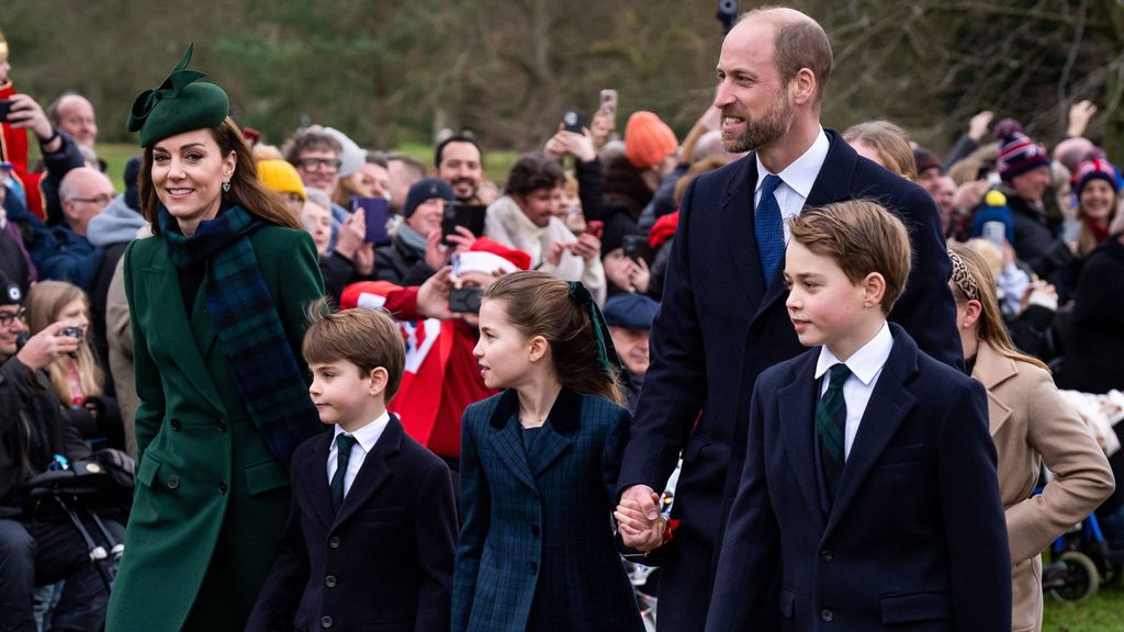 Los príncipes Guillermo y Kate Middleton junto a sus hijos el pasado mes de diciembre.