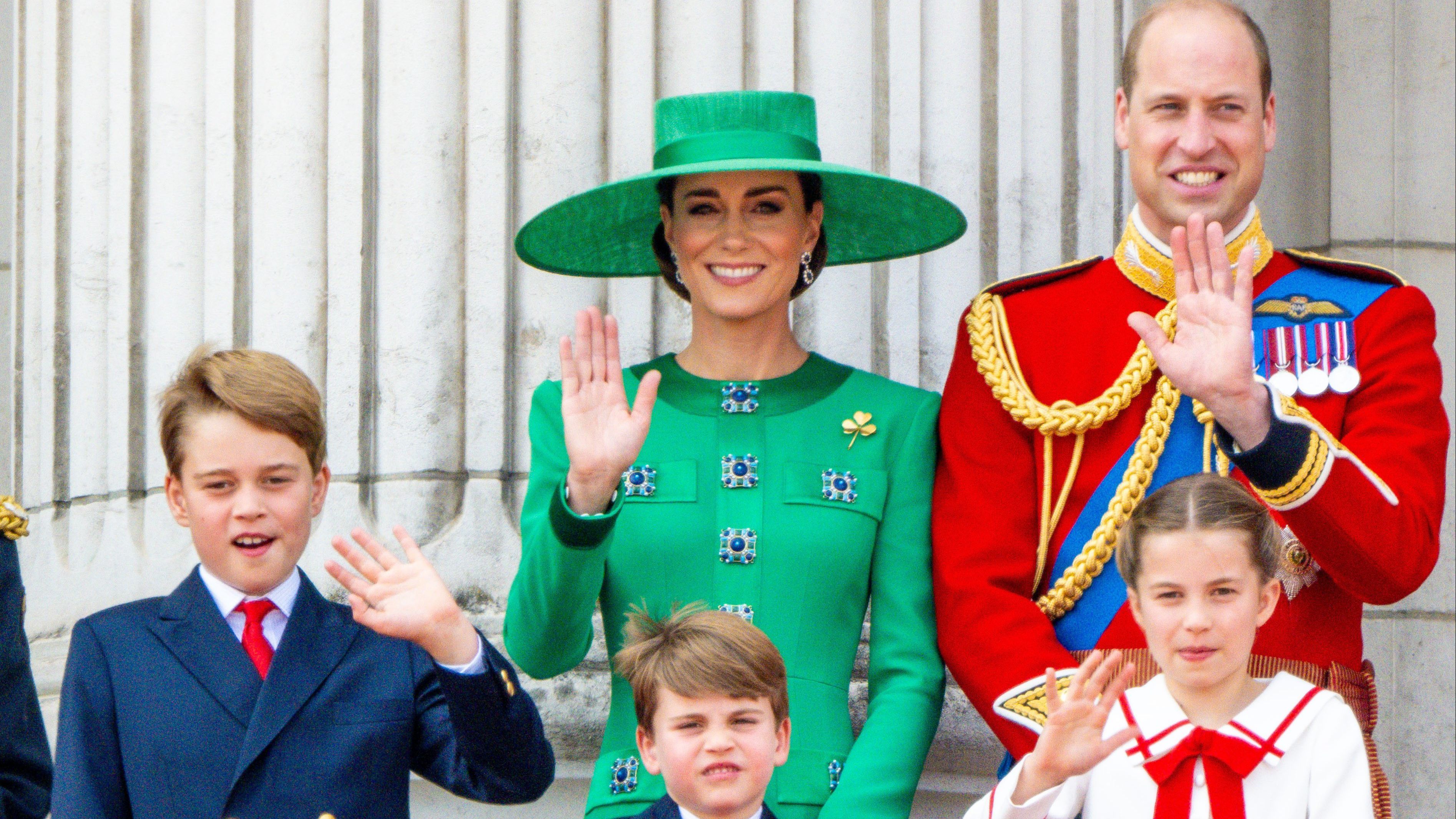 Los príncipes Guillermo y Kate Middleton junto a sus hijos en una imagen de archivo.