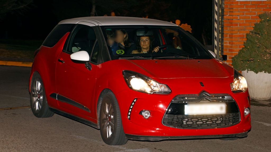 Paloma Rocasolano, saliendo de casa de Jesús Ortiz