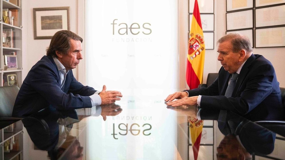 l expresidente del Gobierno José María Aznar se reúne con el candidato opositor Edmundo González en la sede de la fundación FAES en Madrid.