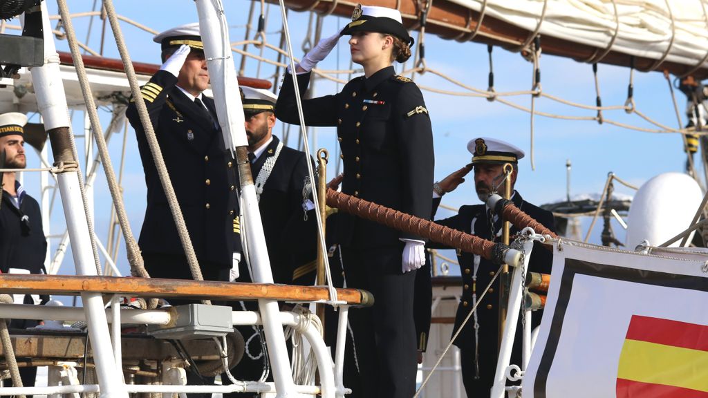 La princesa Leonor embarca en el Juan Sebastián Elcano