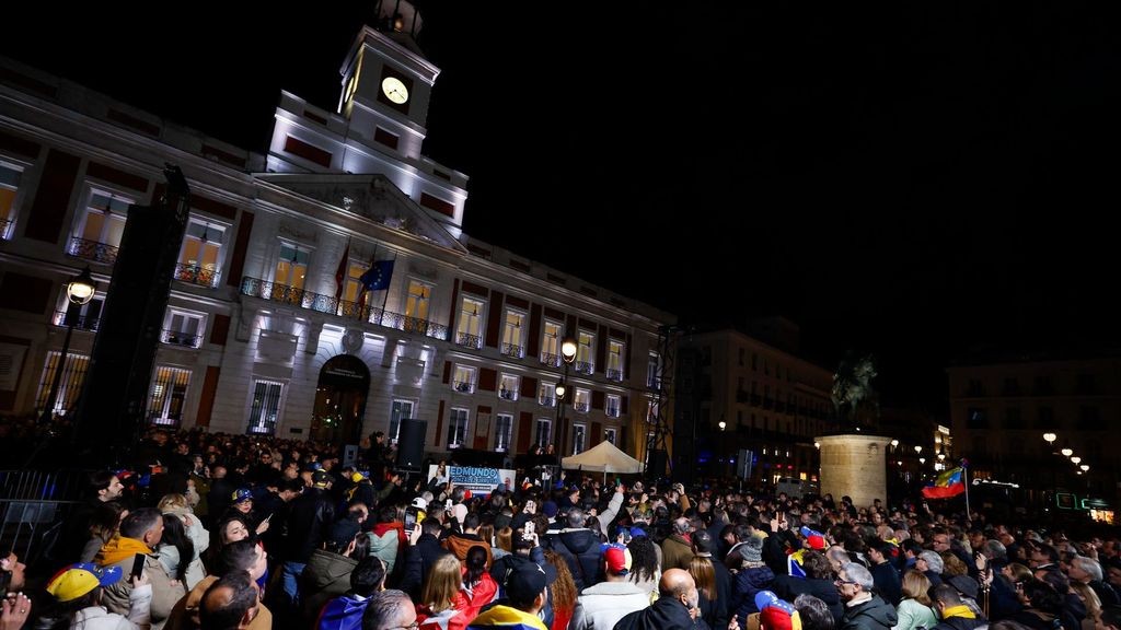 Cientos de personas se concentran en la Puerta del Sol por Venezuela