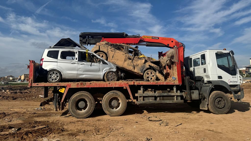 Coches retirados de una campa